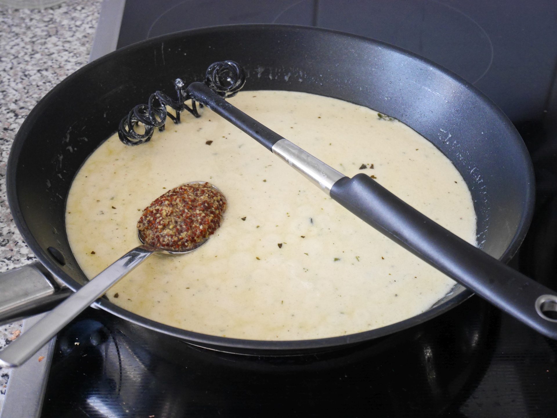 Senfsauce mit krnigem Senf