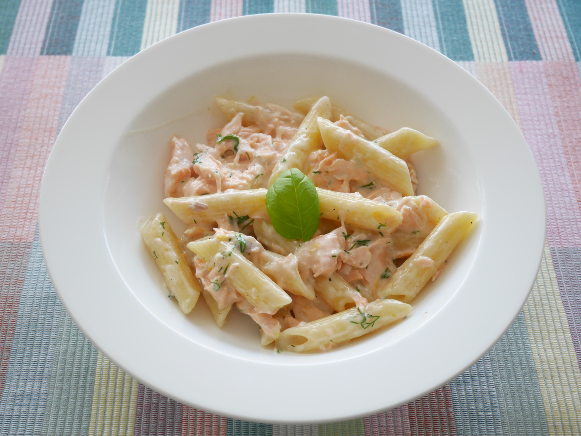Penne mit Lachs in Sahnesauce