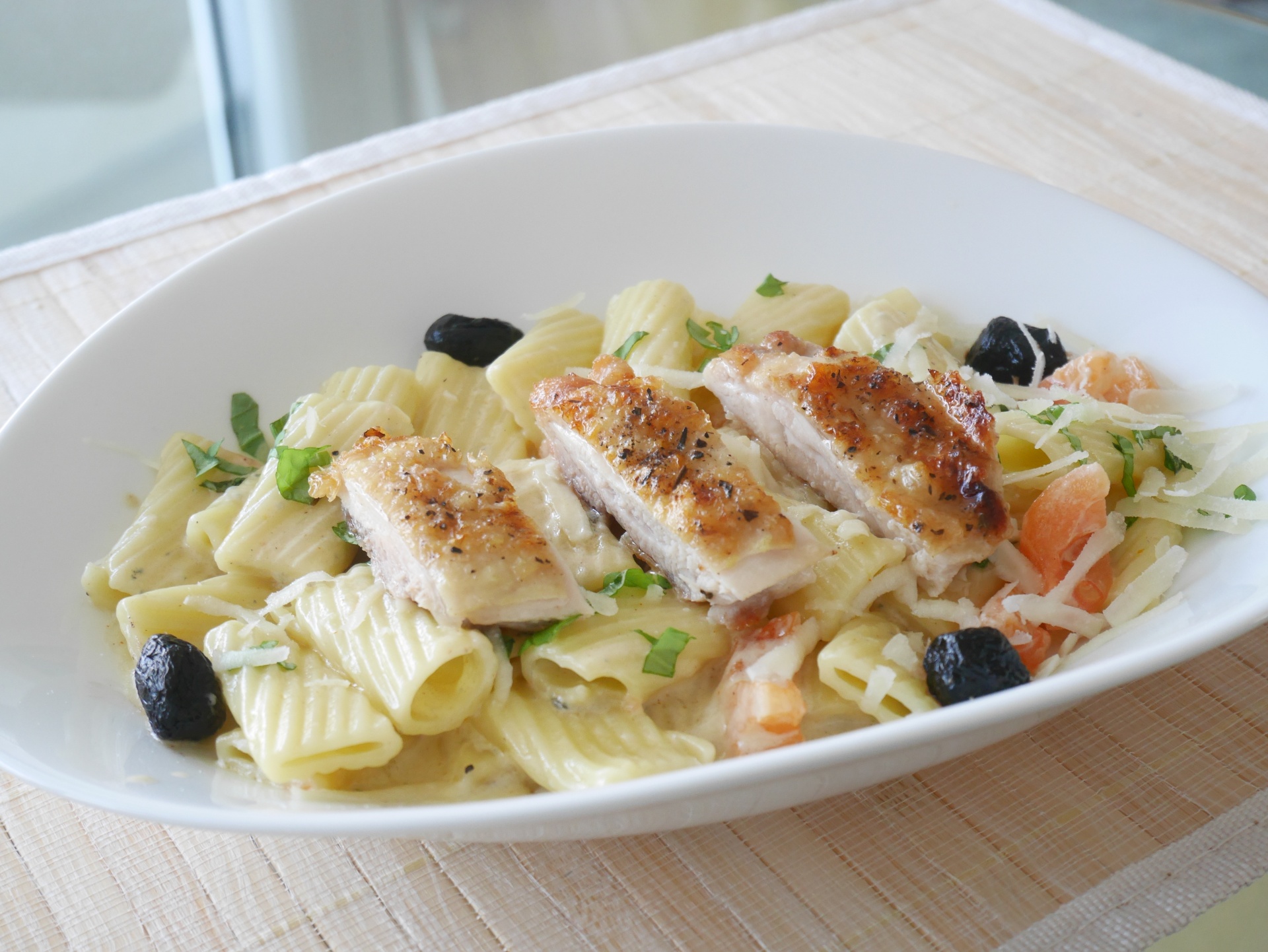 Rigatoni Alfredo mit knusprigen
              Hhnchenteilen