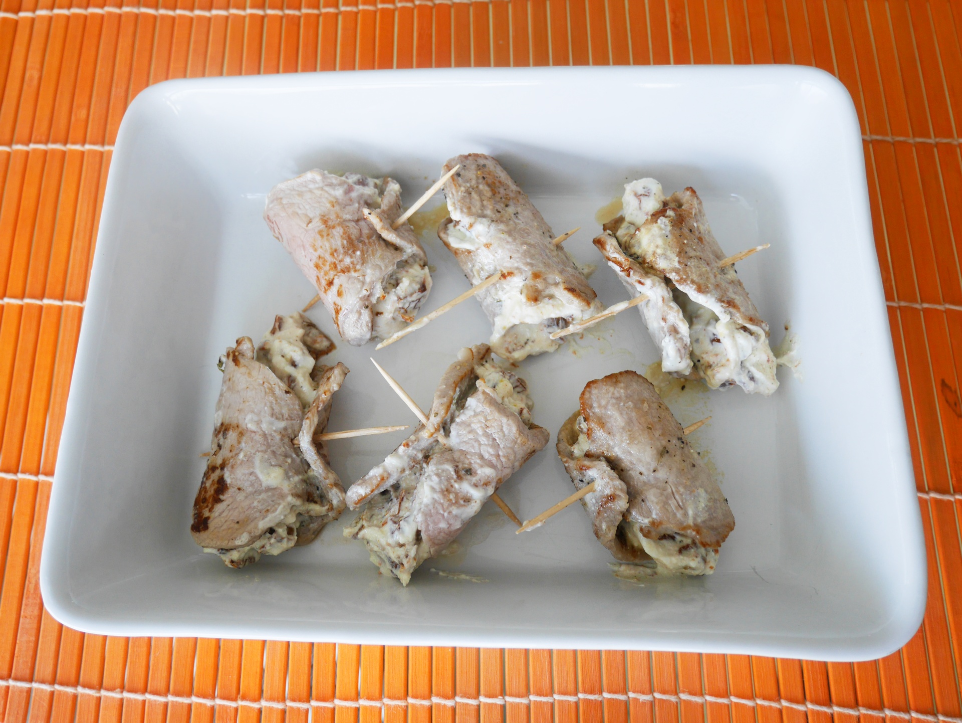 Involtini vom Kalb mit Ricotta und
              getrockneten Tomaten