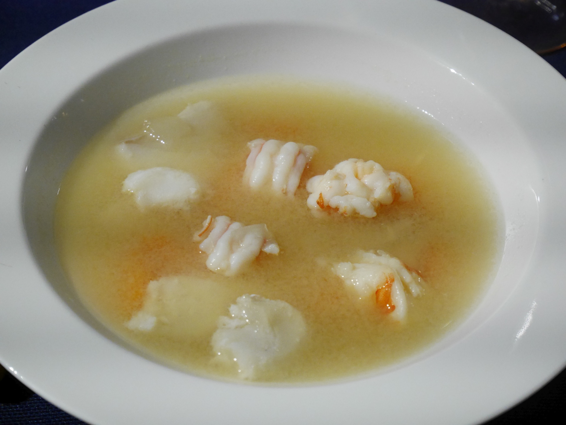 Fischsuppe mit Kabeljau und Garnelen
