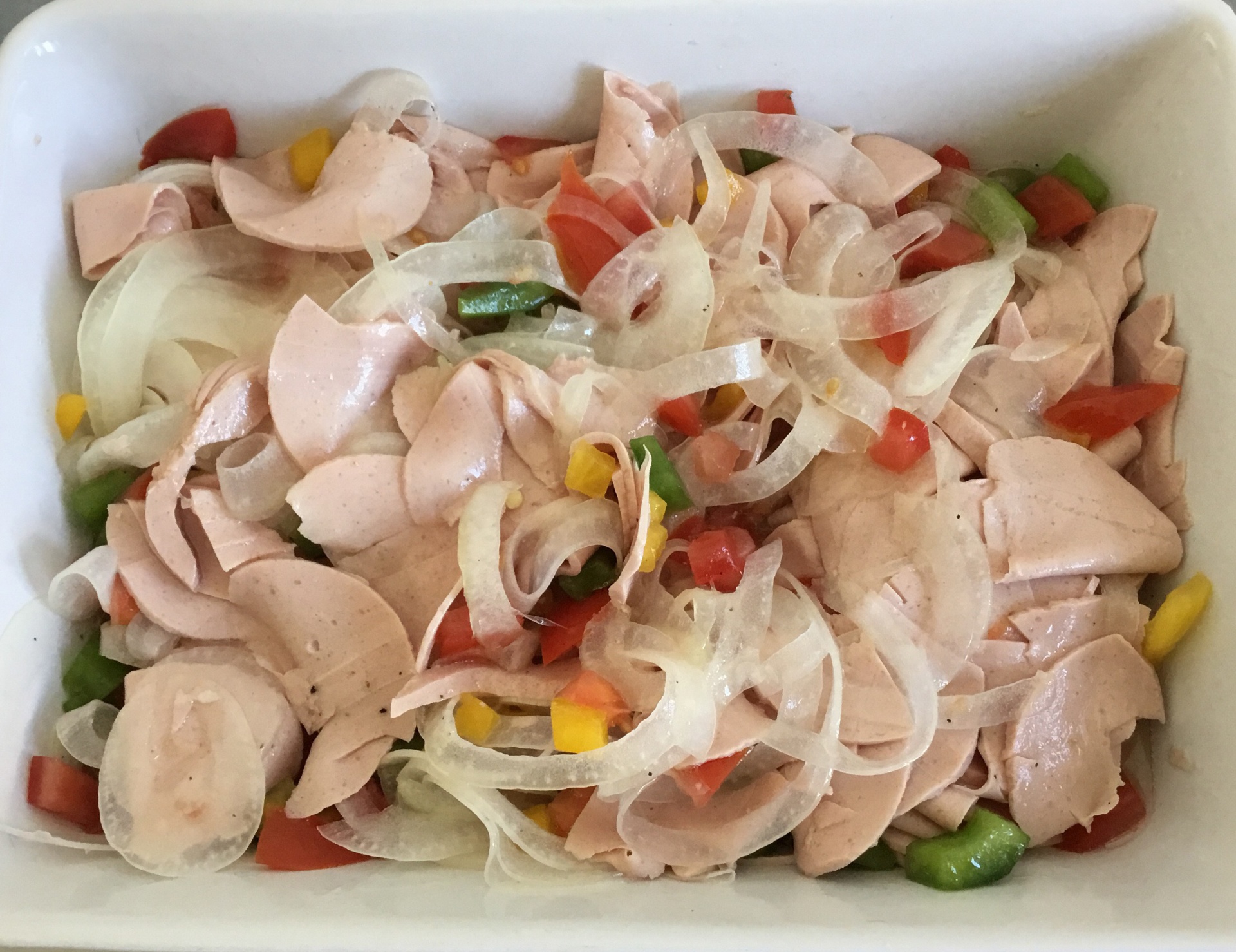 Wurstsalat mit Lyoner und Paprika