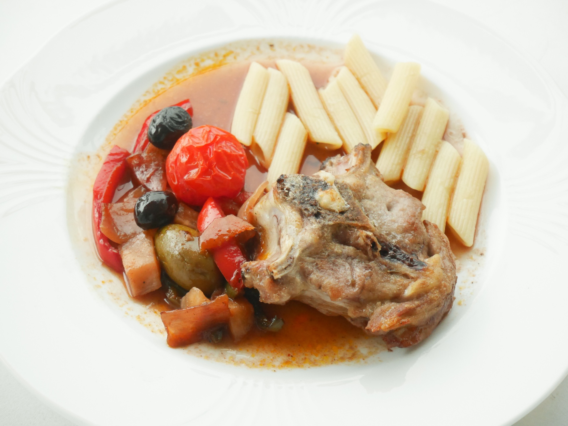 Zickleinteile mit mediterranem Gemse