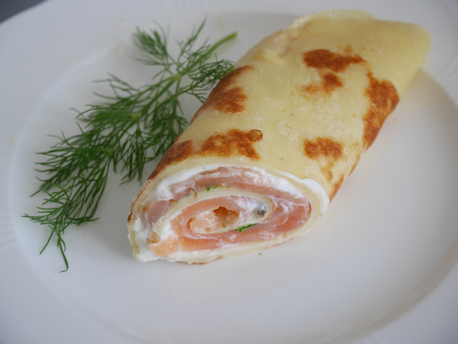 Pfannkuchen-Wraps mit Rucherlachs
