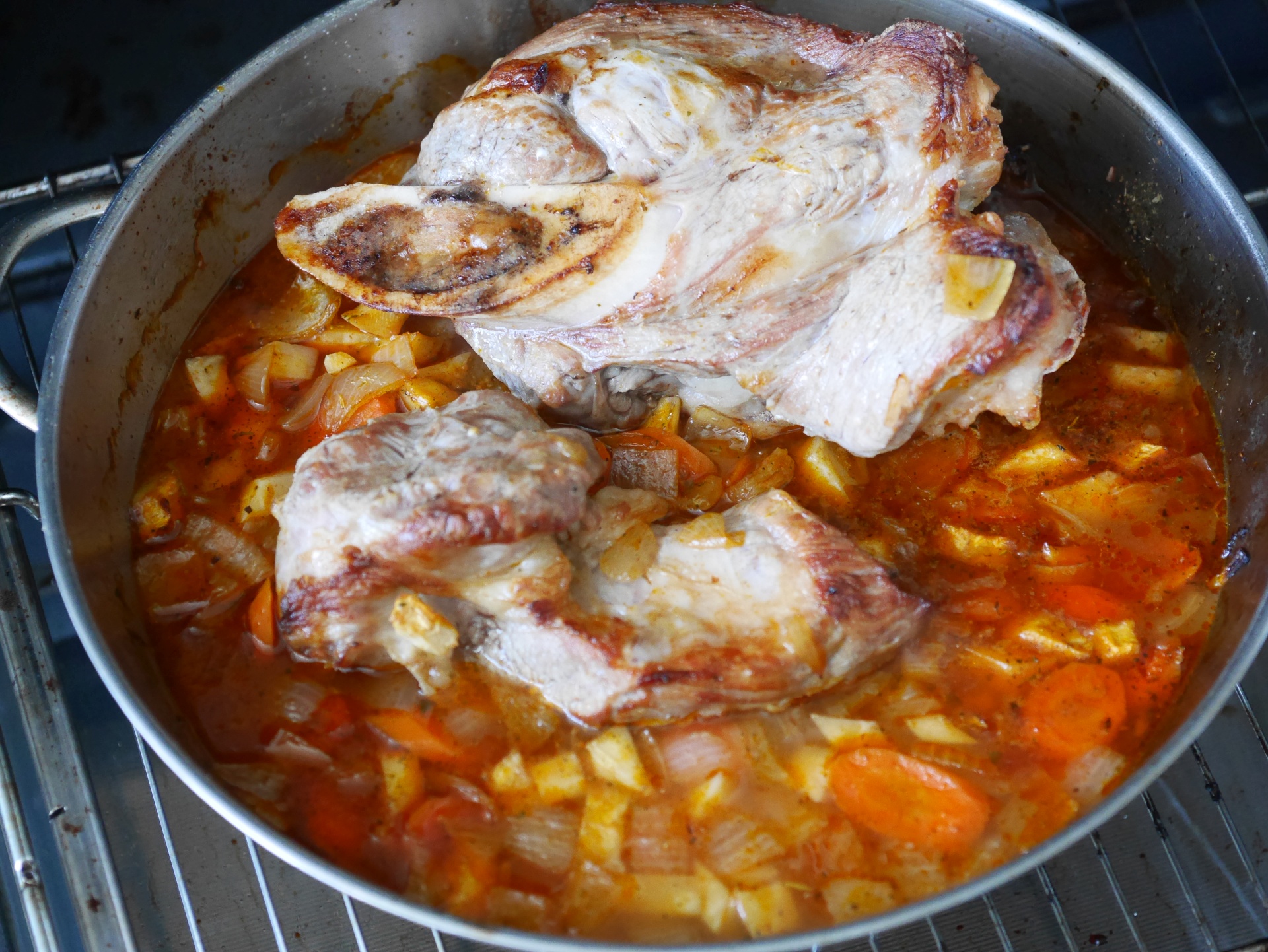 Kalbsschulterbraten mit Rahmsauce
