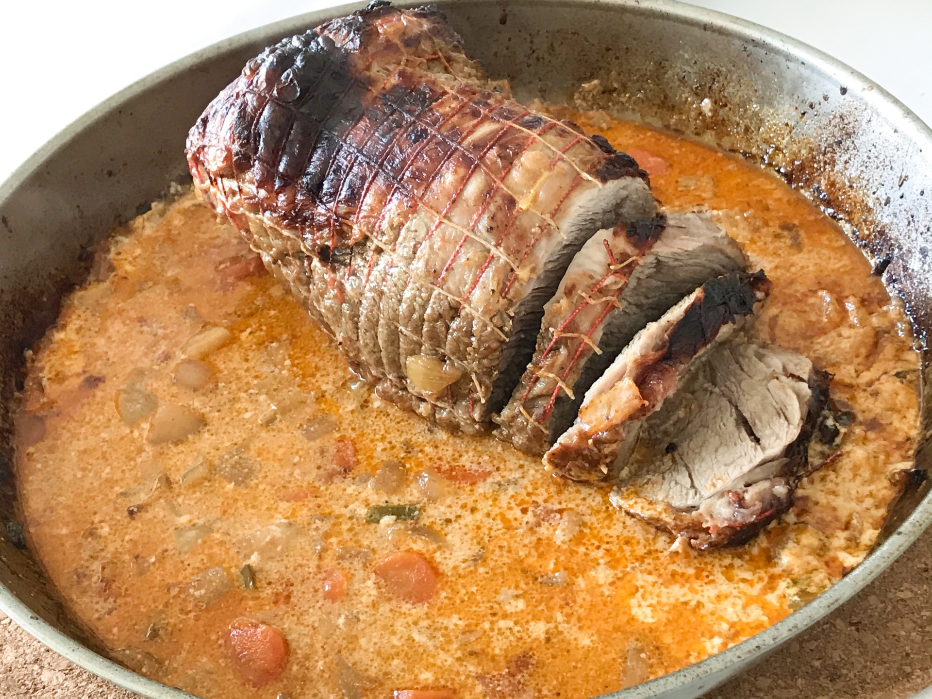 Kalbsrollbraten mit Rahmsauce