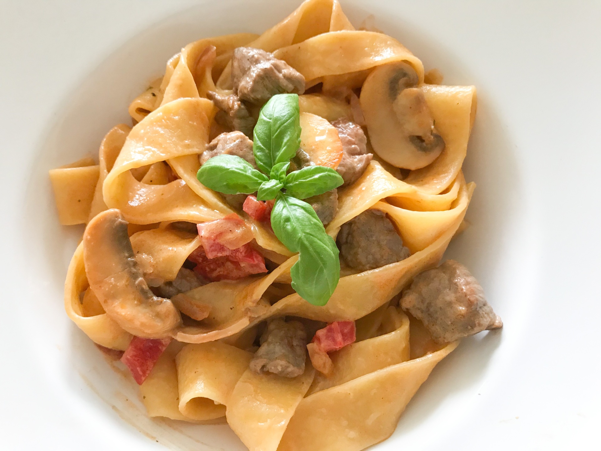 Pappardelle mit Ochsenfetzen und Champignons