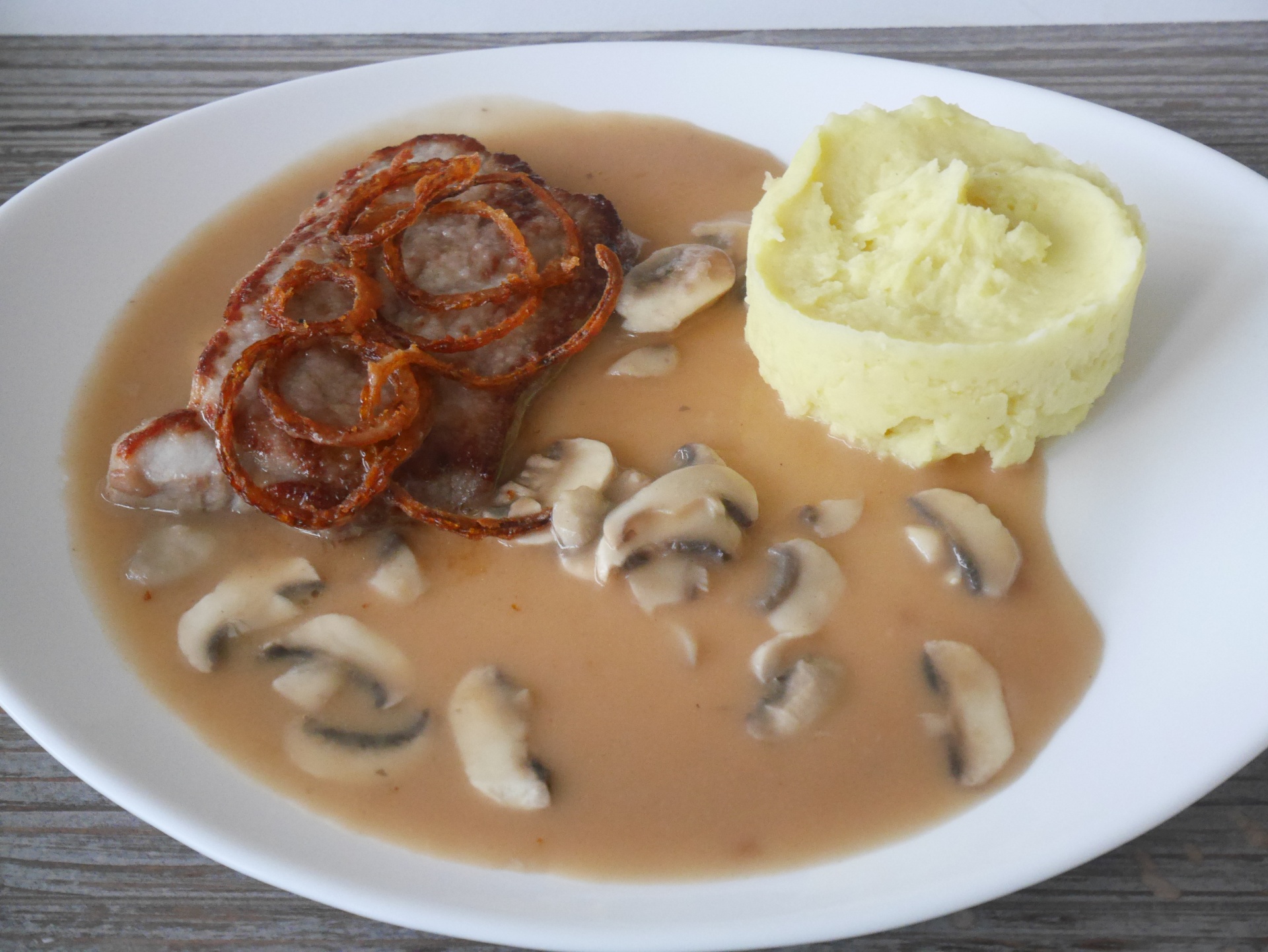 Zwiebelrostbraten mit Kartoffelstampf