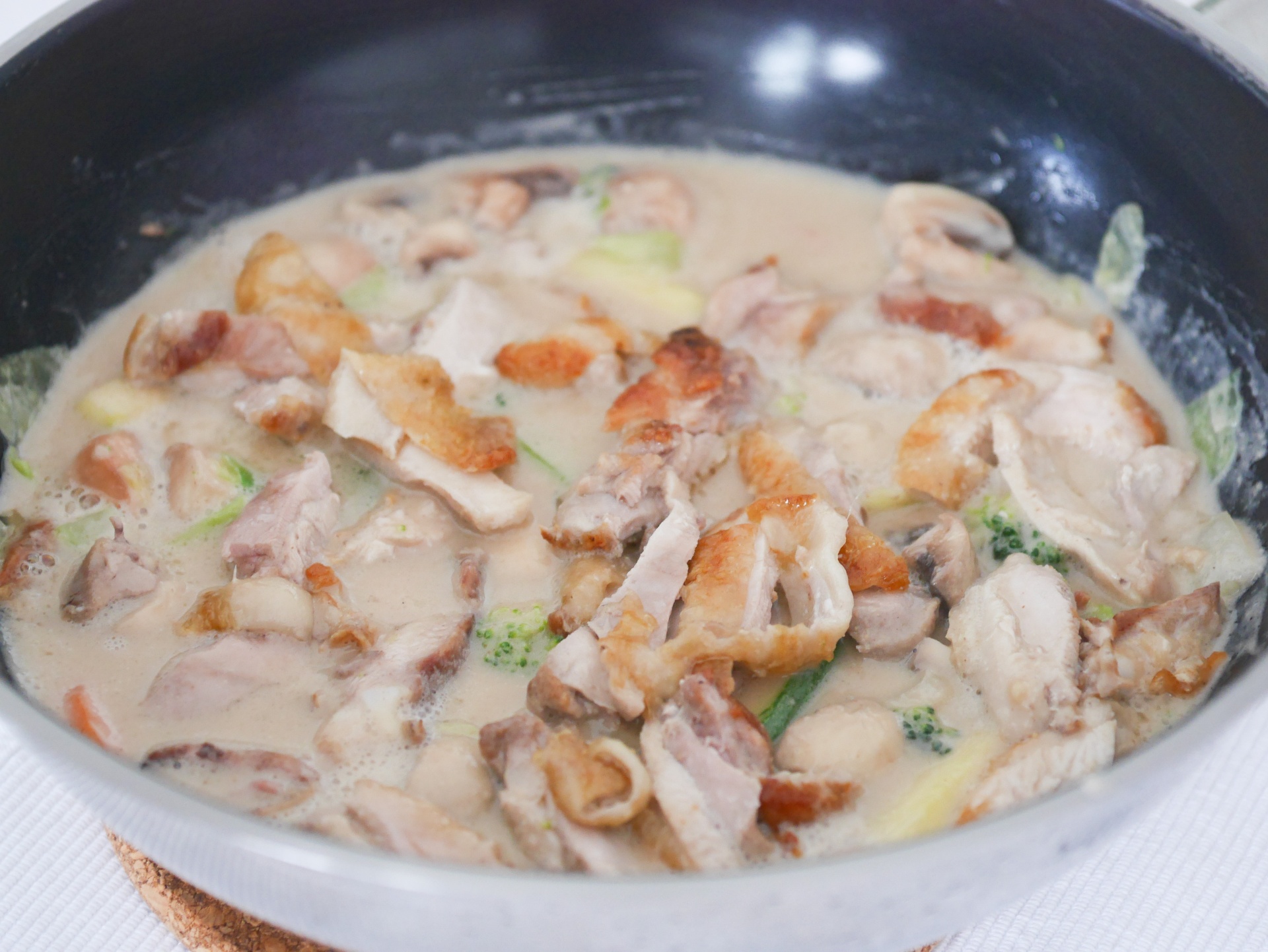 Hhnchen mit Erdnusssauce und Gemse