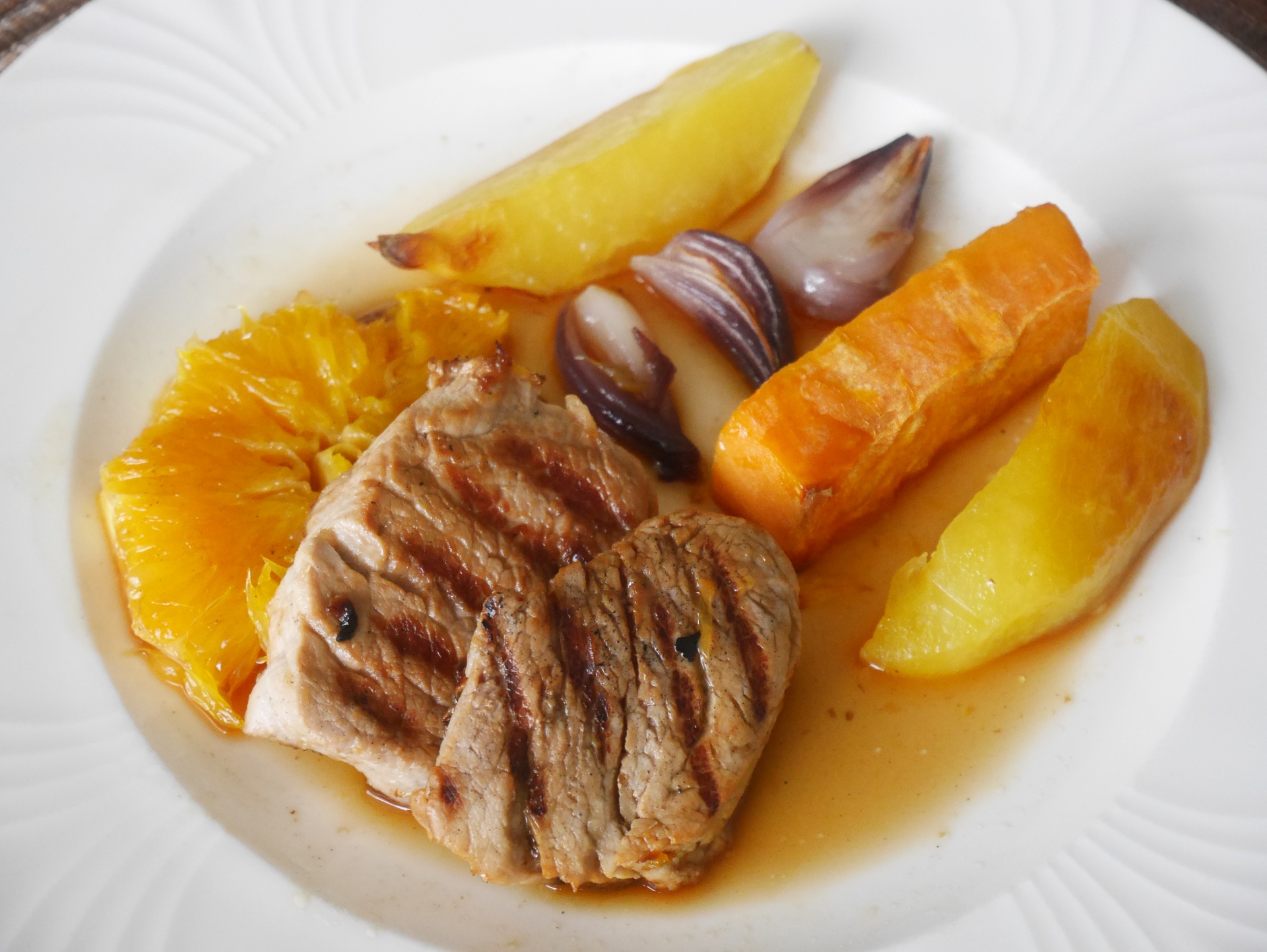 Schweinemedaillons mit Orange und
              Skartoffeln