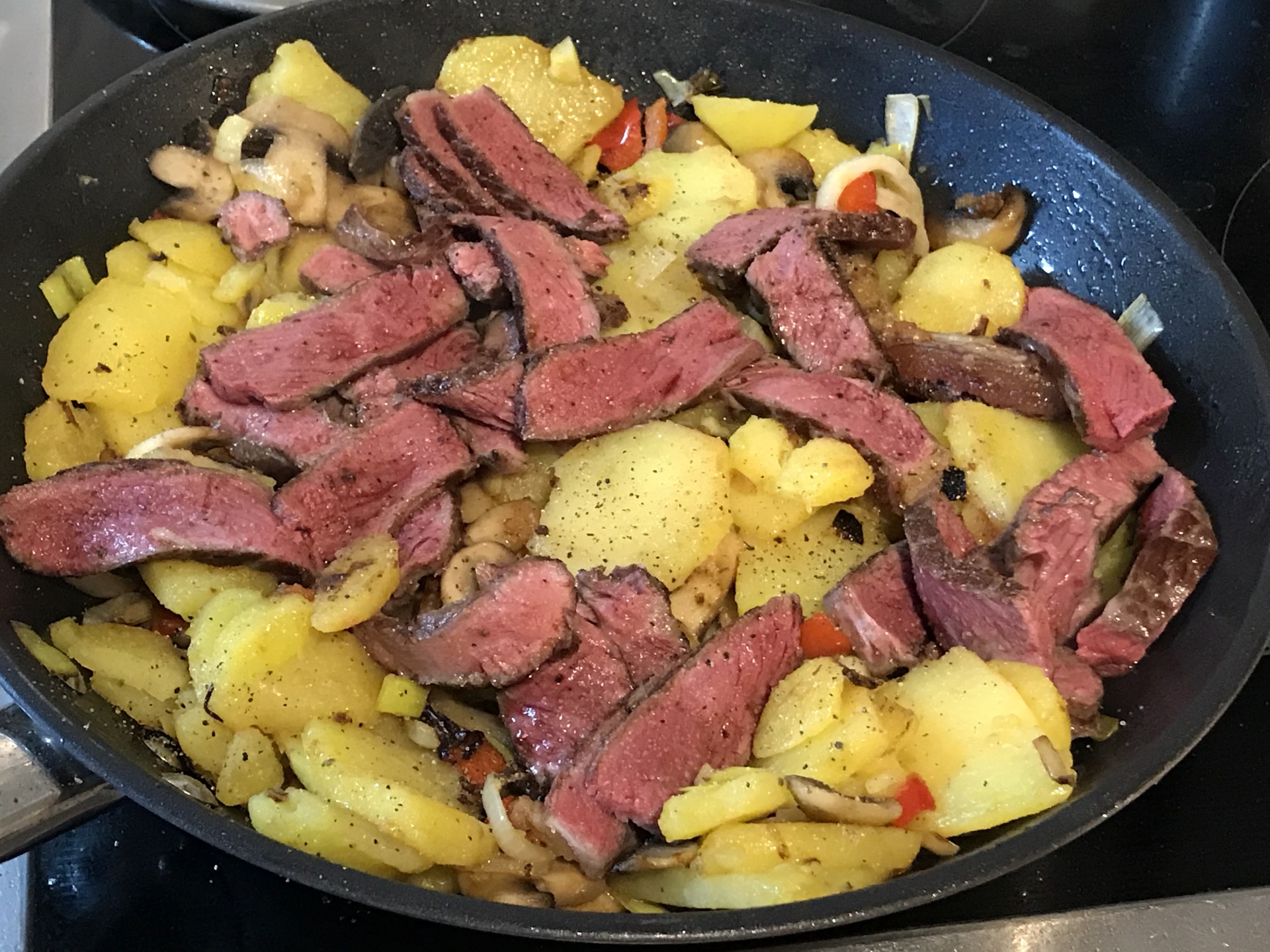 Kartoffelpfanne mit Rumpsteak