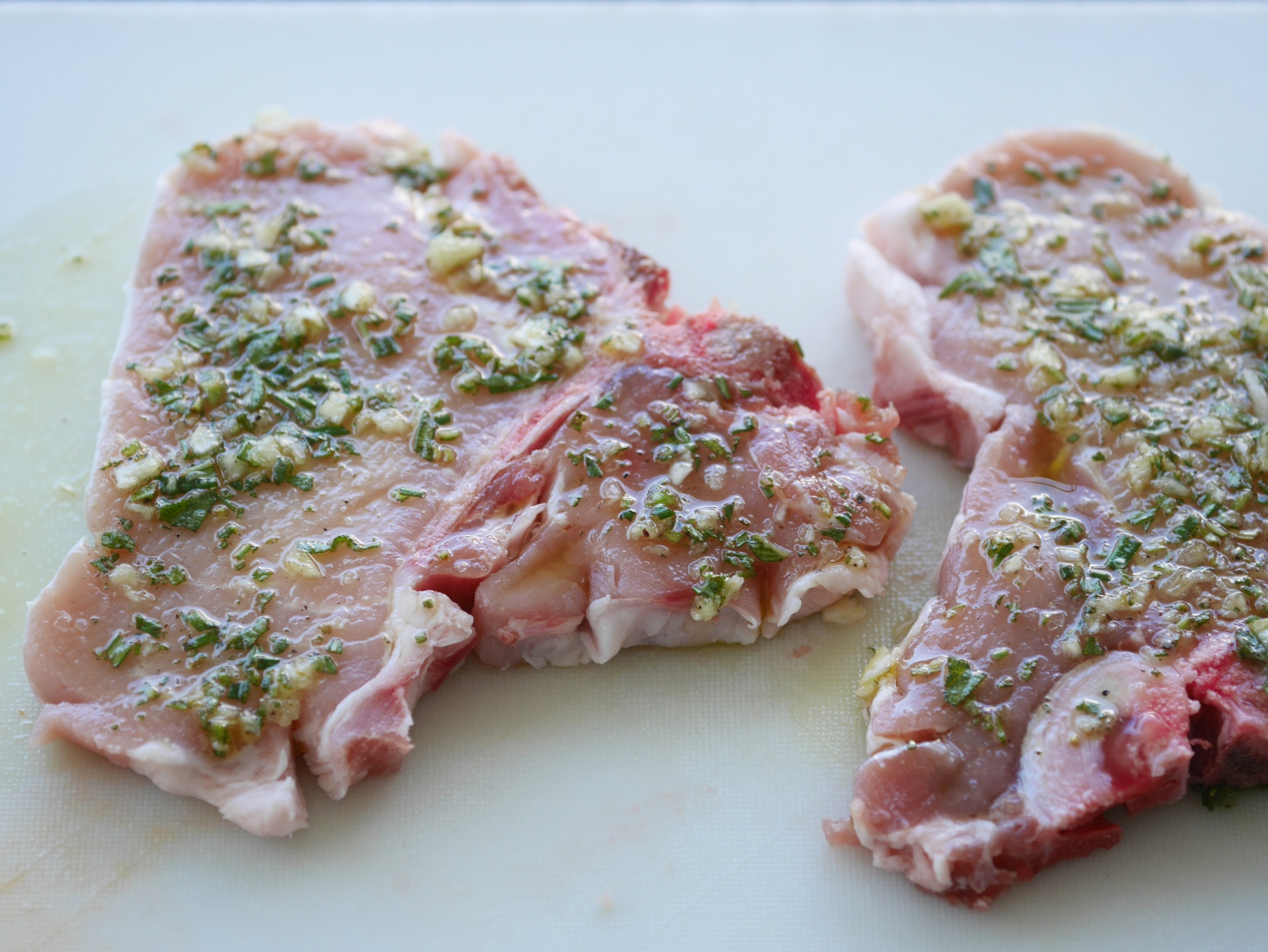 Schweinekoteletts mit Kruter-Kruste