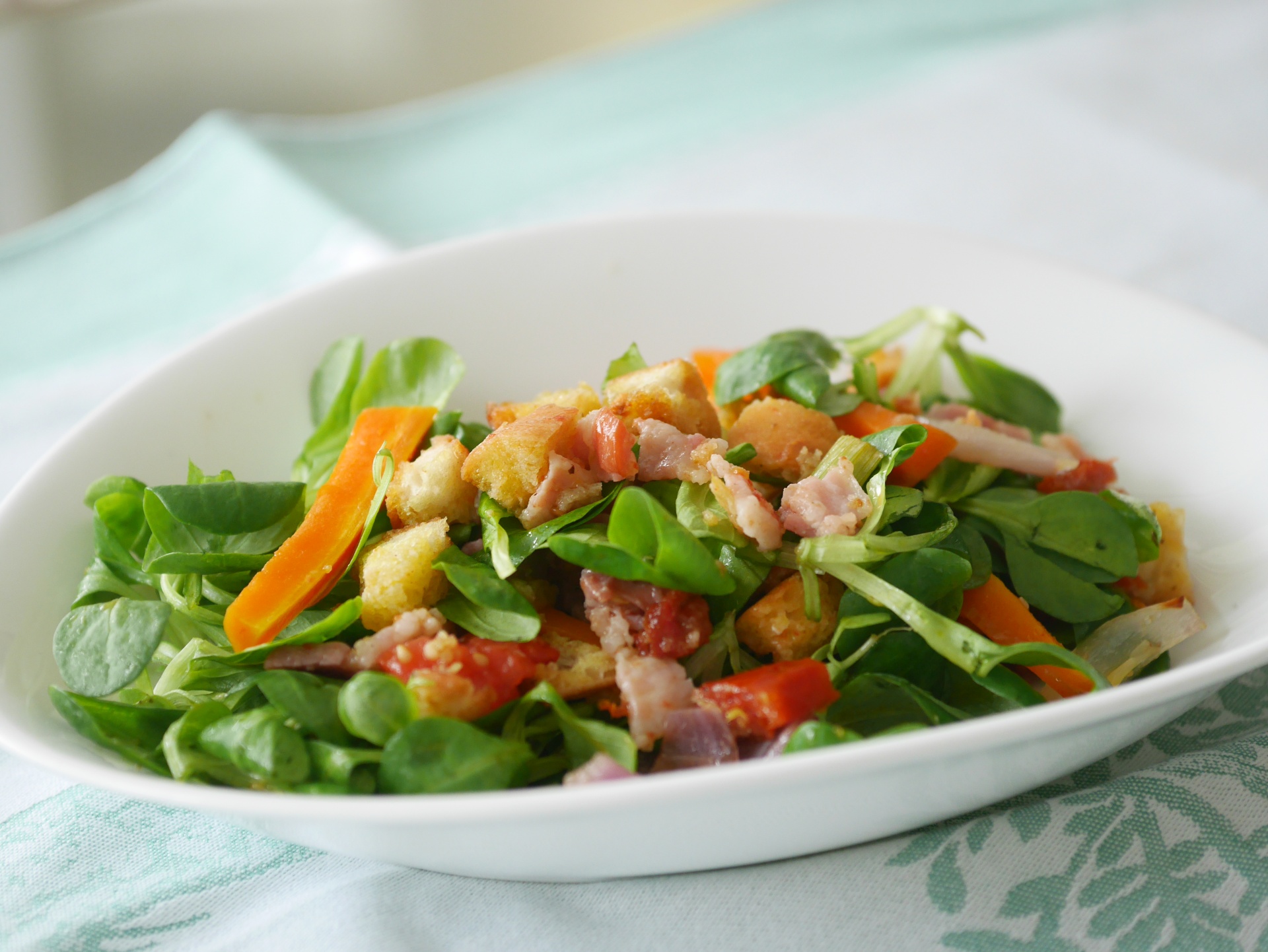 Panzanella mit Gemse und Speck