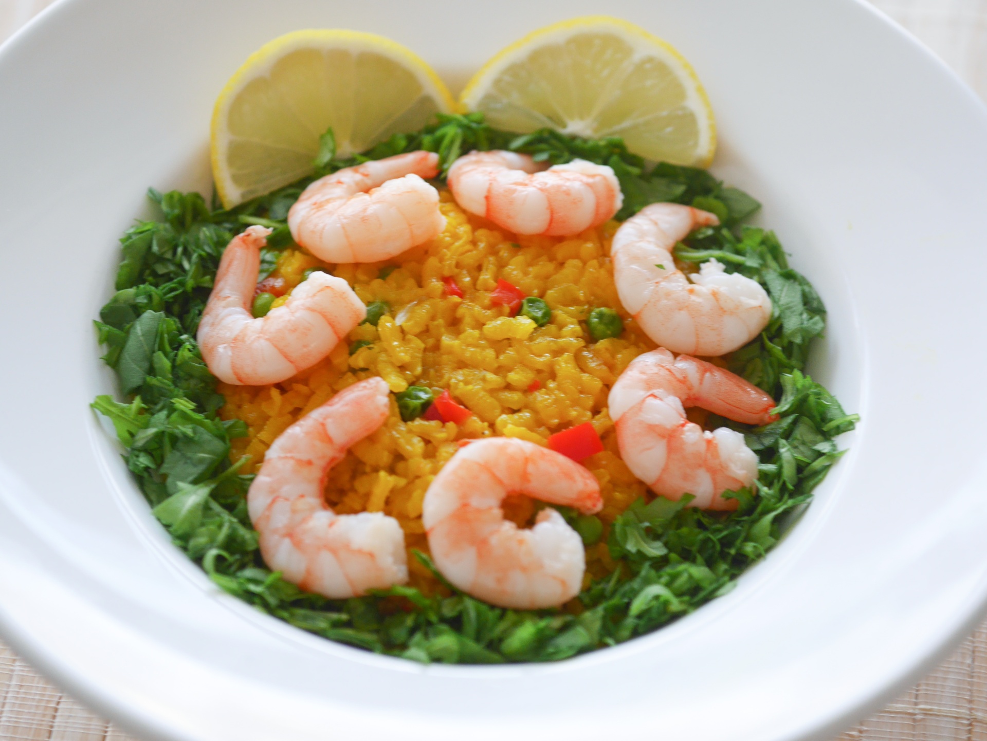 Paella-Reis mit Party-Garnelen