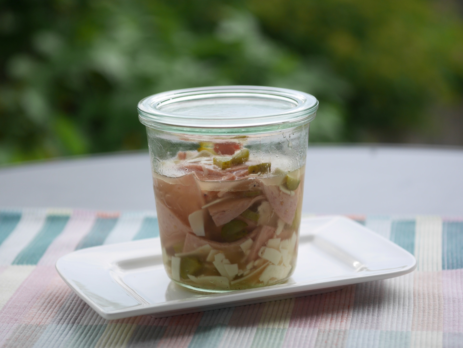 Schweizer Wurstsalat im Glas