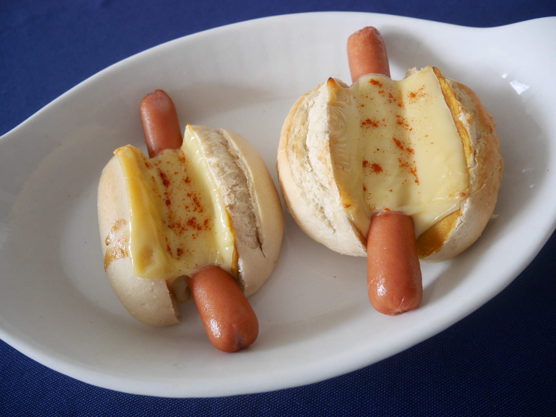 berbackener Hot Dog