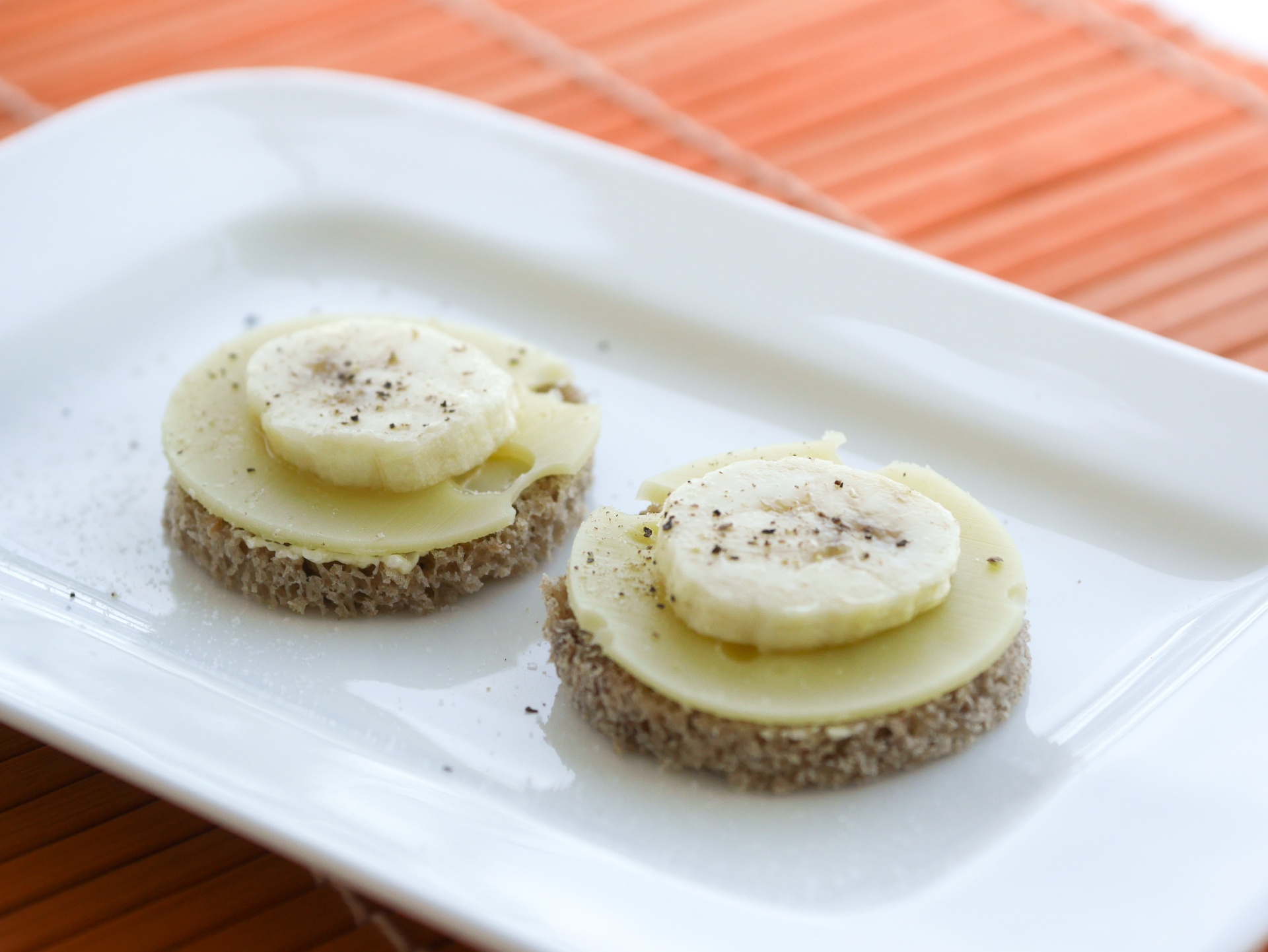 Roggenbrottaler mit Kse und Banane