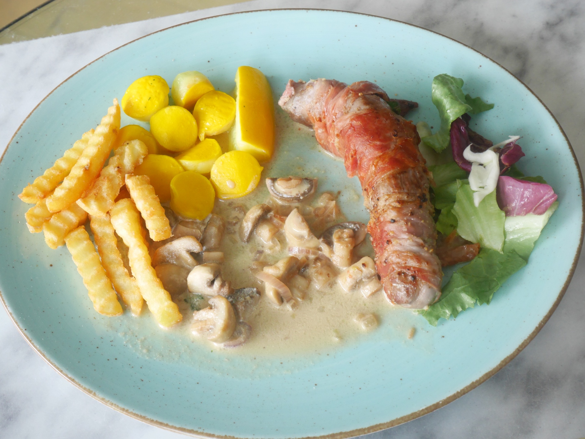 Lammfilets im Serranomantel