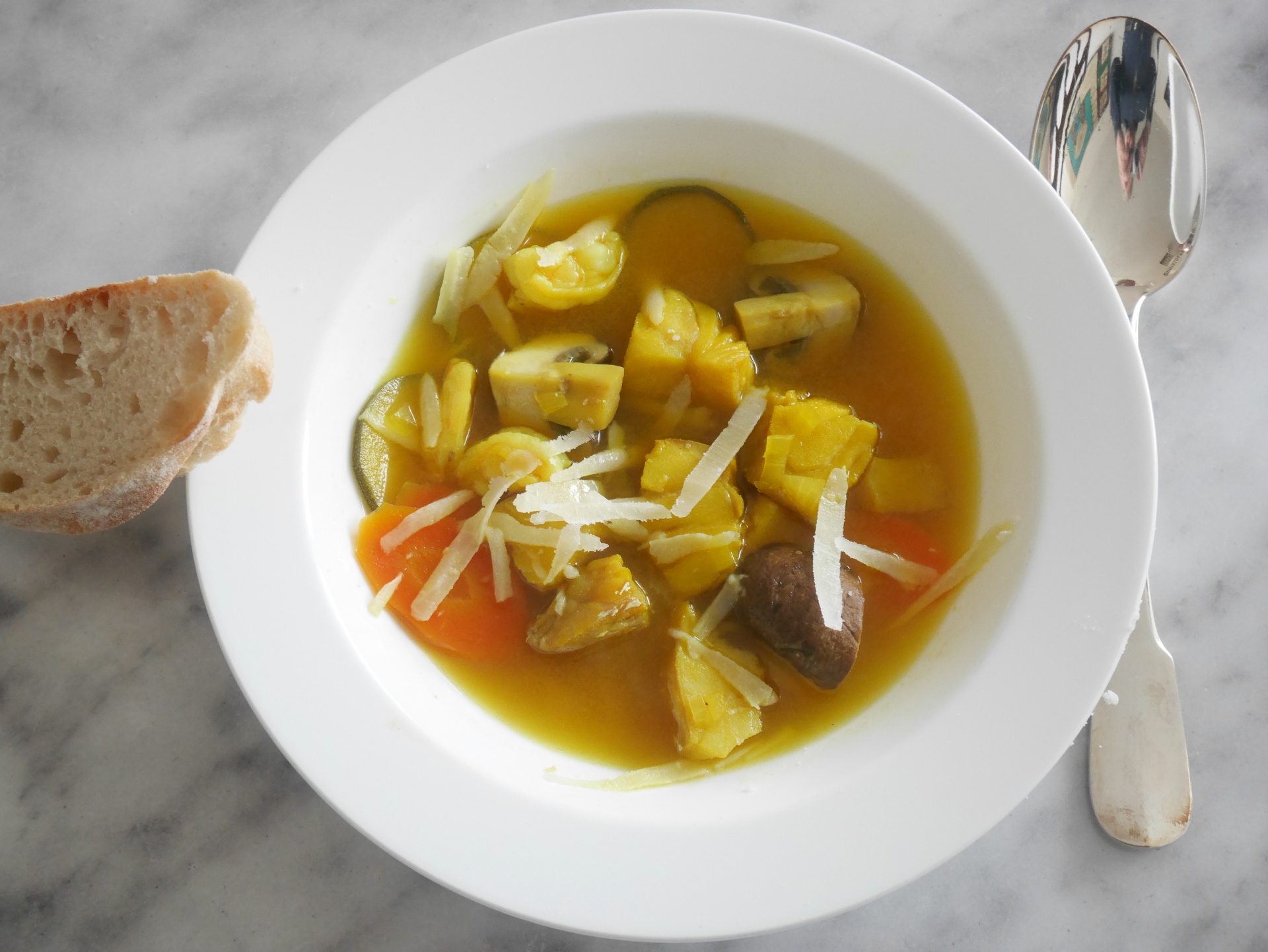 Schnelle spanische Fischsuppe