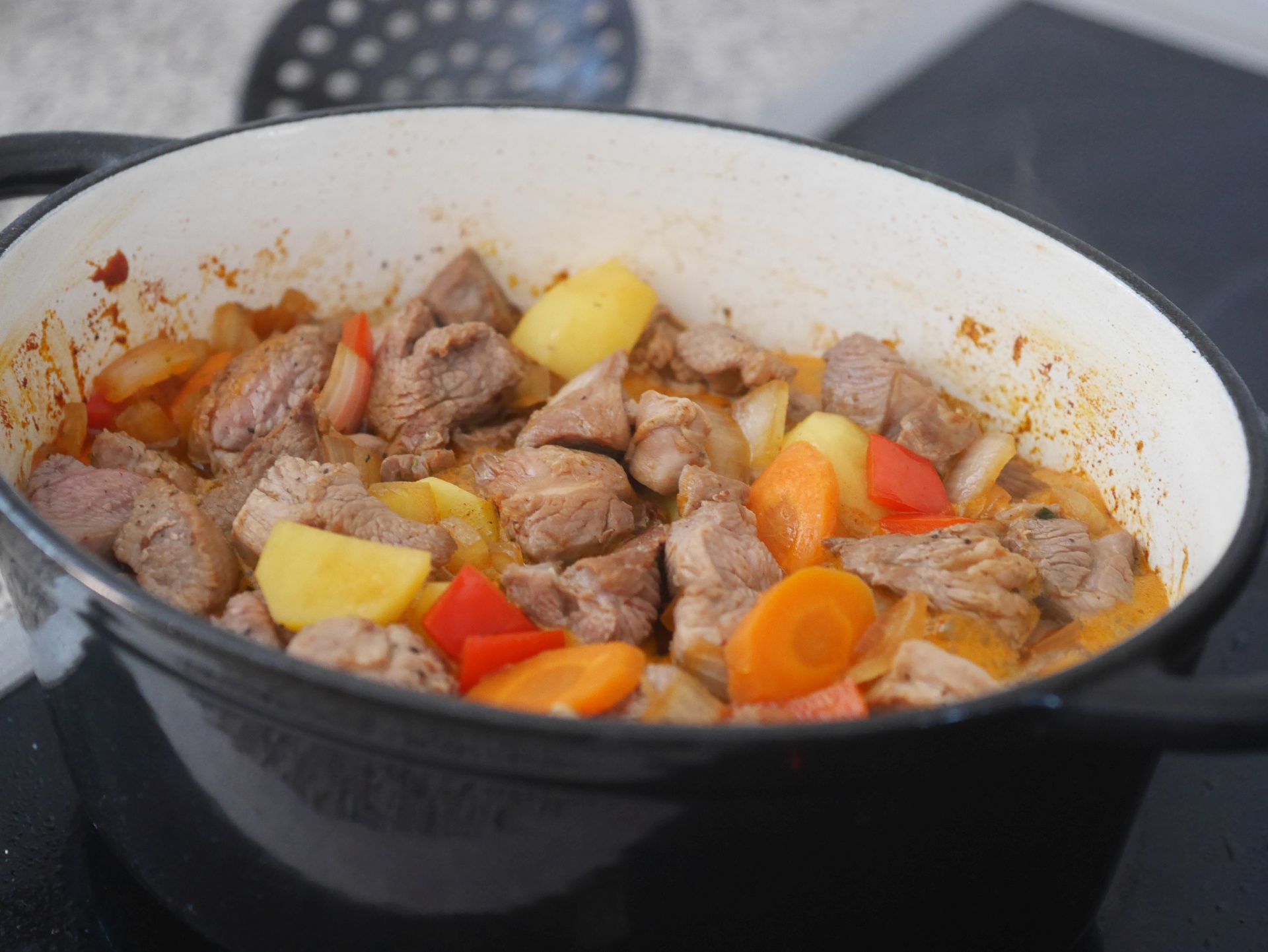 Putengulasch mit Rosmarinsahne