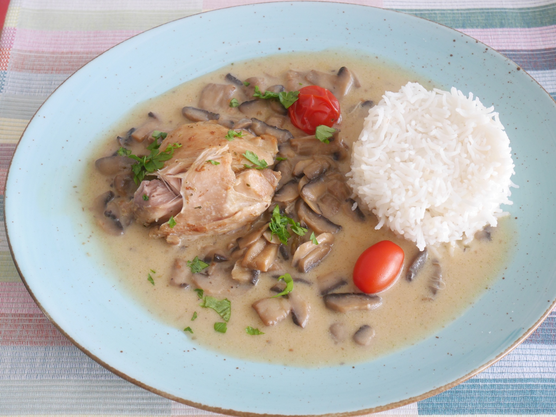 Hhnchenoberschenkel mit Pilzen