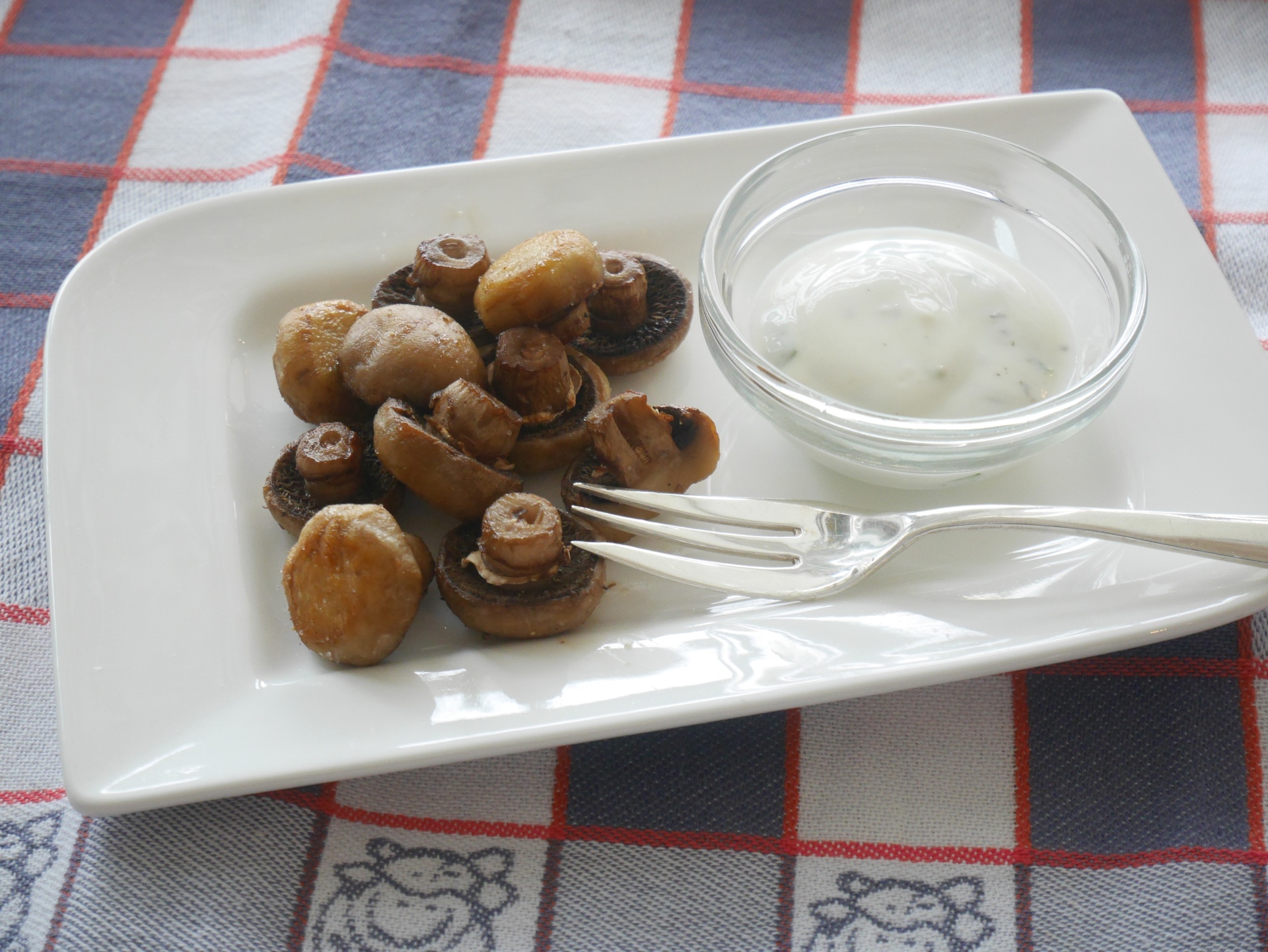 Champignons mit Joghurtsauce
