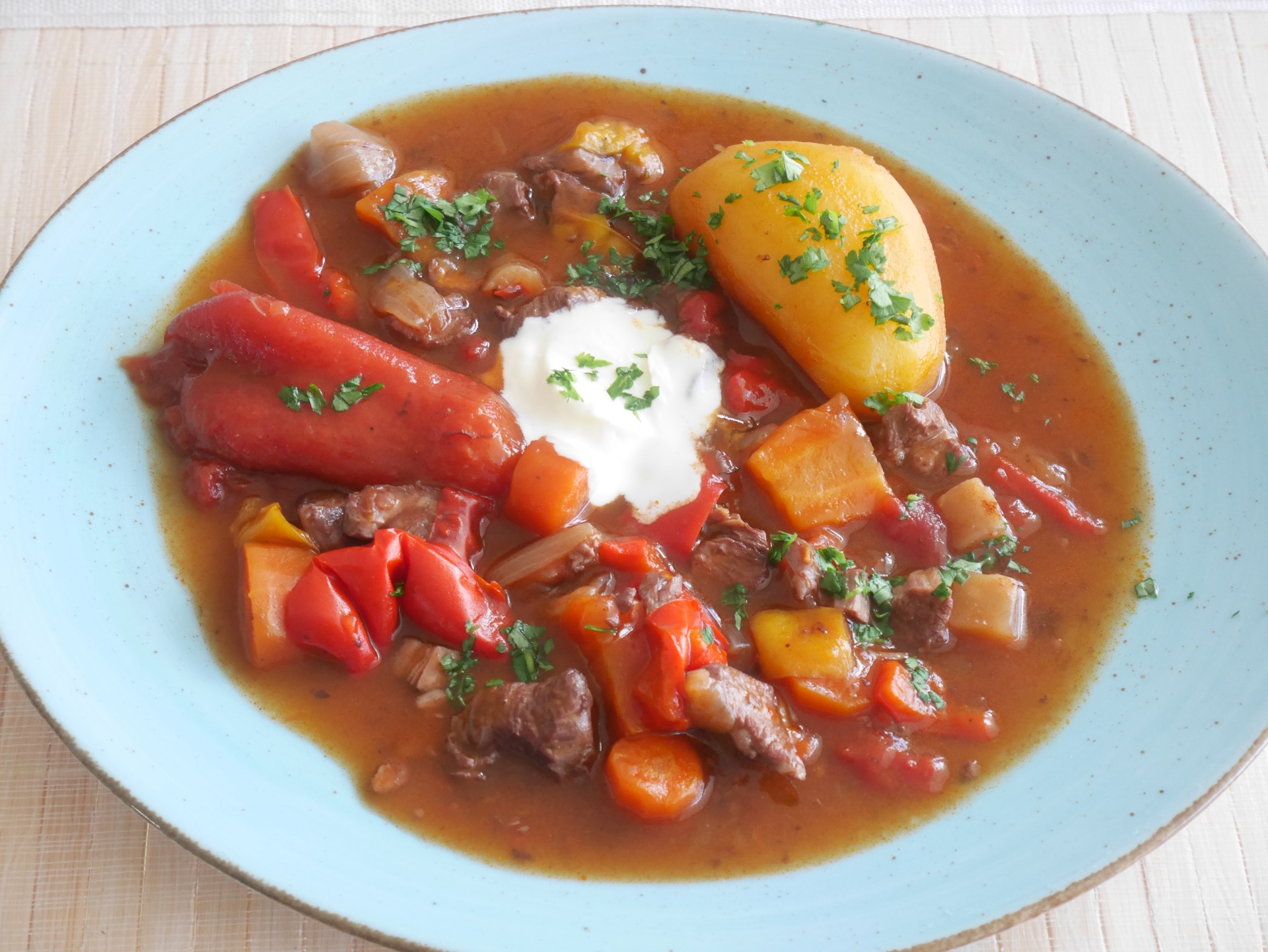 Puteneintopf mit Paprika